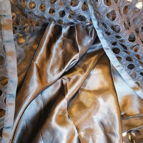 Elegant Black Lace Midi Skirt - Picture 10 of 12